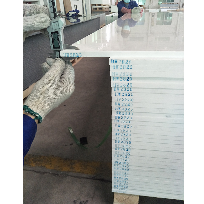 La résine de Corian adaptent le dessus de Tableau de marbre artificiel de bon prix aux besoins du client pour la surface solide